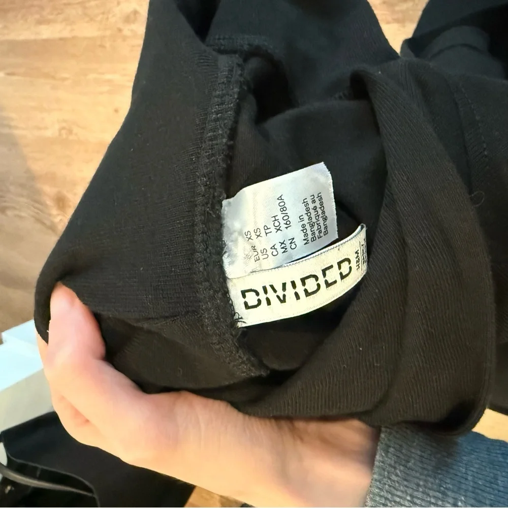 H&M black cropped hoodie Size extra small In great condition